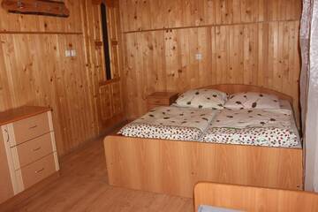 Фото номера Стандартный трехместный номер Гостевой дом Guest House Mandrivnyi г. Ясиня 14