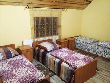 Фото номера Стандартный трехместный номер Гостевой дом Guest House Mandrivnyi г. Ясиня 13