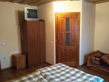 Фото номера Стандартный трехместный номер Гостевой дом Guest House Mandrivnyi г. Ясиня 7