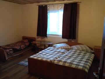 Фото номера Стандартный трехместный номер Гостевой дом Guest House Mandrivnyi г. Ясиня 8