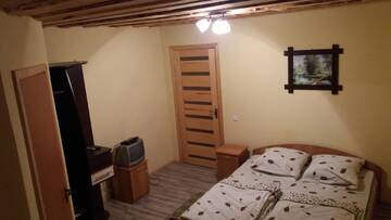 Фото номера Стандартный трехместный номер Гостевой дом Guest House Mandrivnyi г. Ясиня 9